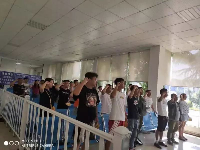 【除隐患防事故保大庆】安顺市公安交通管理局走进驾校送上交通安全宣传教育课