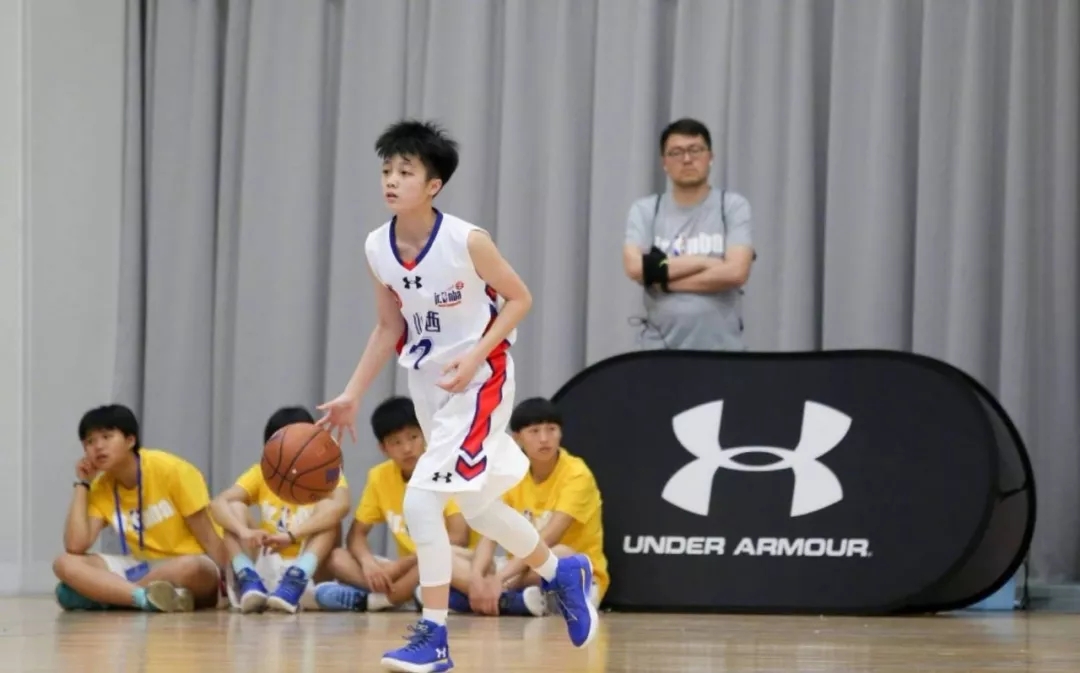 把爱藏进篮球里,把爱藏在无人触及的角落