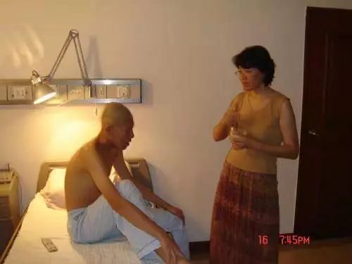 她陪伴儿子战胜嗅母细胞瘤,也成为儿童营养“万事通”