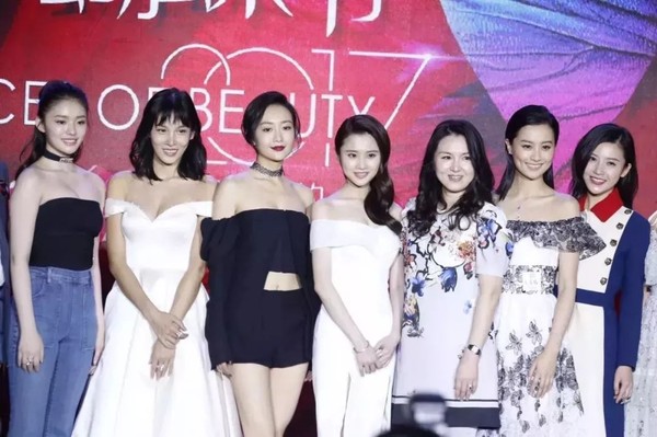 林允宋威龙现身机场,林允宋威龙关系好吗2018