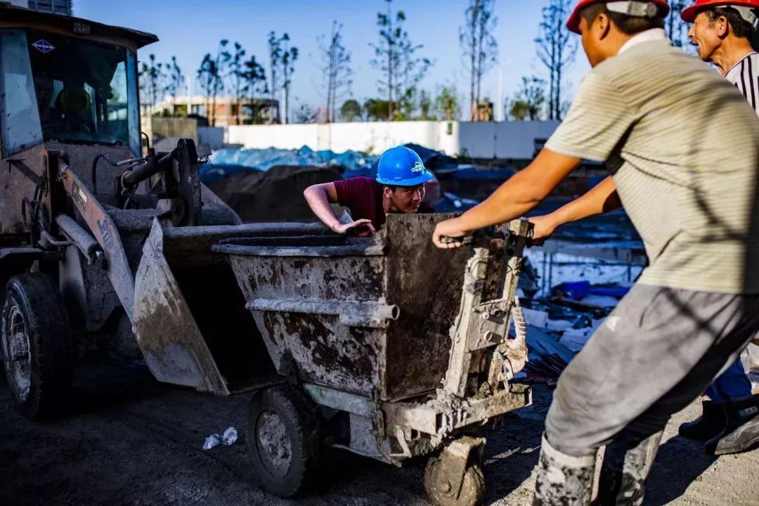 十二时辰工地,建筑工人的十二时辰