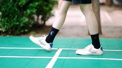 中国60年前造了双小白鞋，法国人一夜“偷走”赚翻了！今天它潮回来了