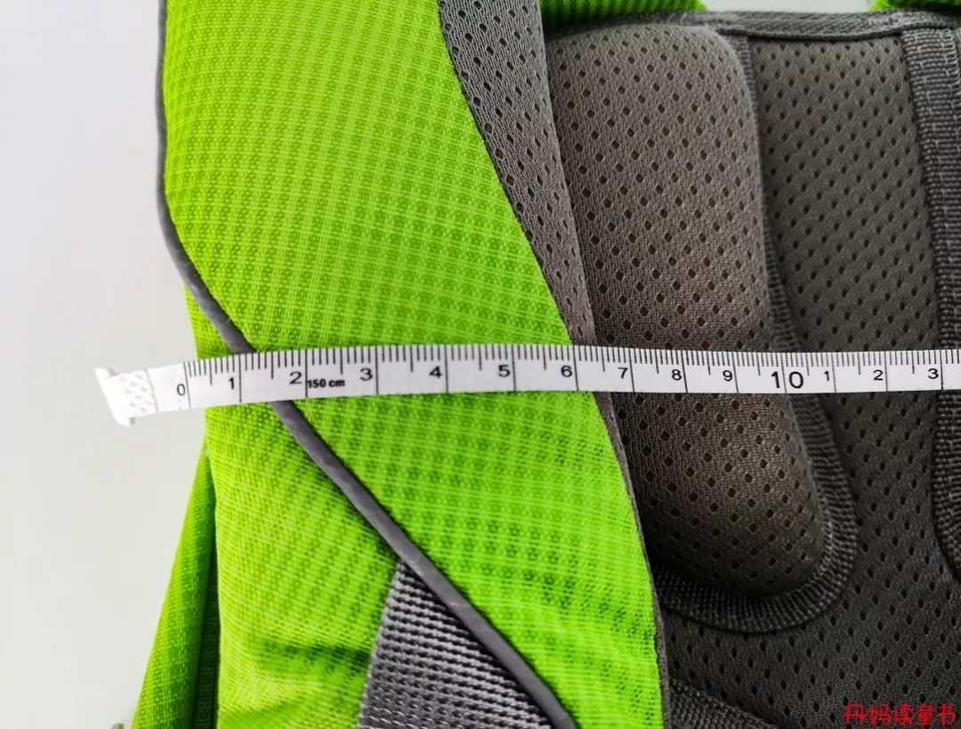 背书包驼背怎么纠正,小孩背书包导致驼背怎么矫正