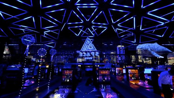 太刚了！这店居然敢开在「中国第一夜店」楼下...