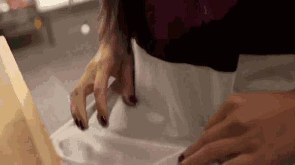 衣服上有霉斑怎么洗才能洗掉,衣服去霉斑最快最狠的几种方法