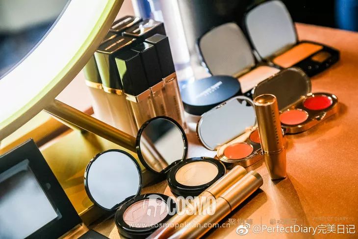 美人计|龙妈竟然用中国眼影化妆？等不及看外国代购来中国买买买了