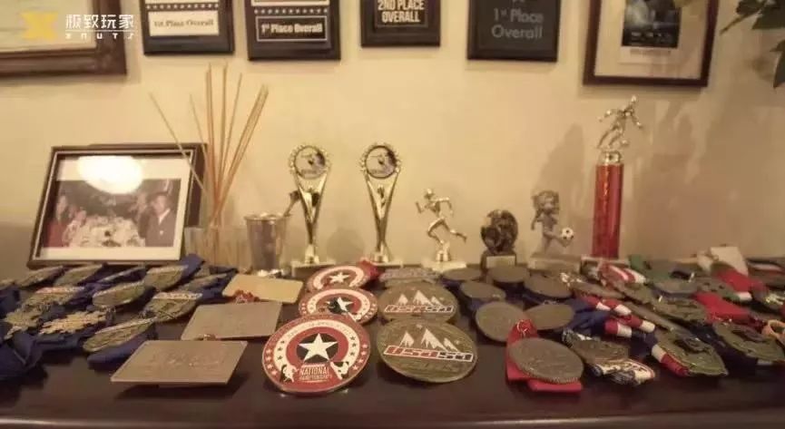 16岁姑娘放弃美籍中国夺冠,15岁混血女夺冠