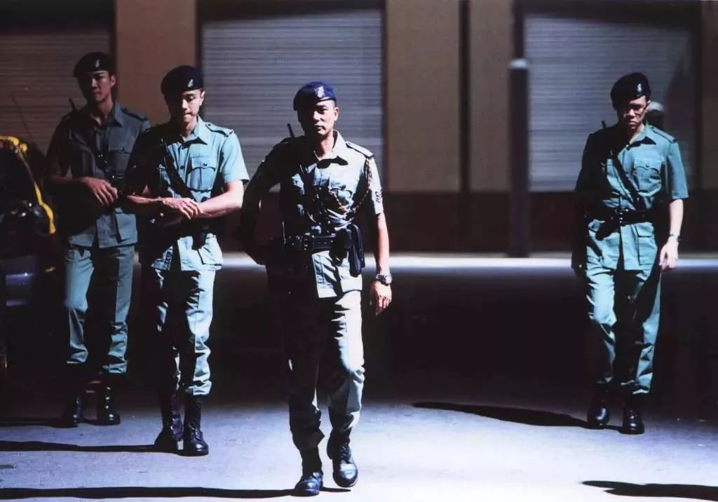 *男舞**、警察、黑帮老大、邻家大叔，哪个才是他的真面目？