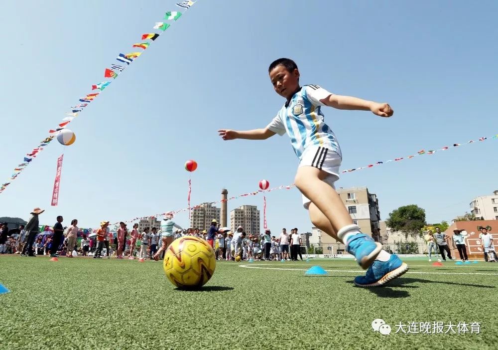 「足球倾城·大连青训模式探索之五」大连中山区白云小学，将足球文化足球文化渗透进校园建设的血液中