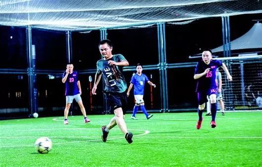 武汉建设中的专业足球场,武汉建设专业球场