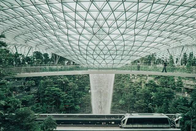 新加坡最美的机场有什么好玩的,新加坡机场免费观光之旅