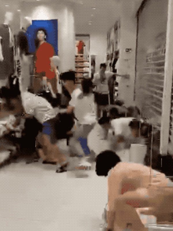 costco开业半天被买停罐车,costco开市第三天