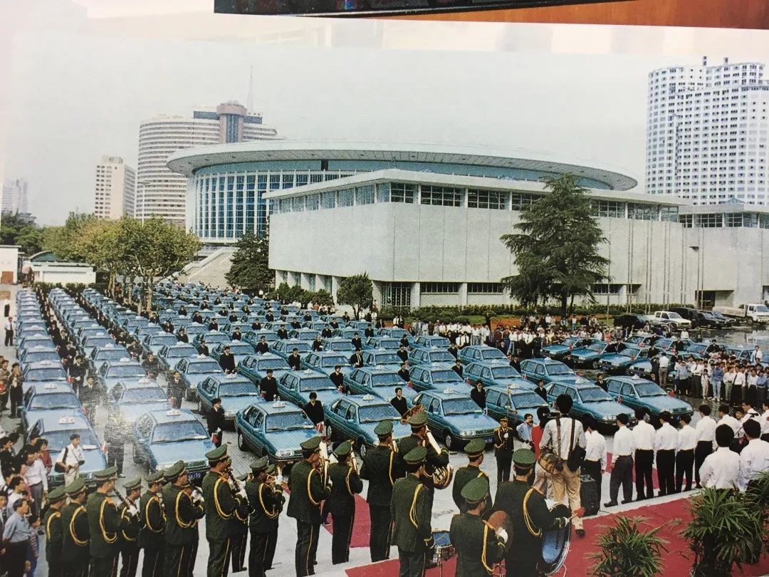 壮丽七十年的发展,70年代的上海交通牌汽车