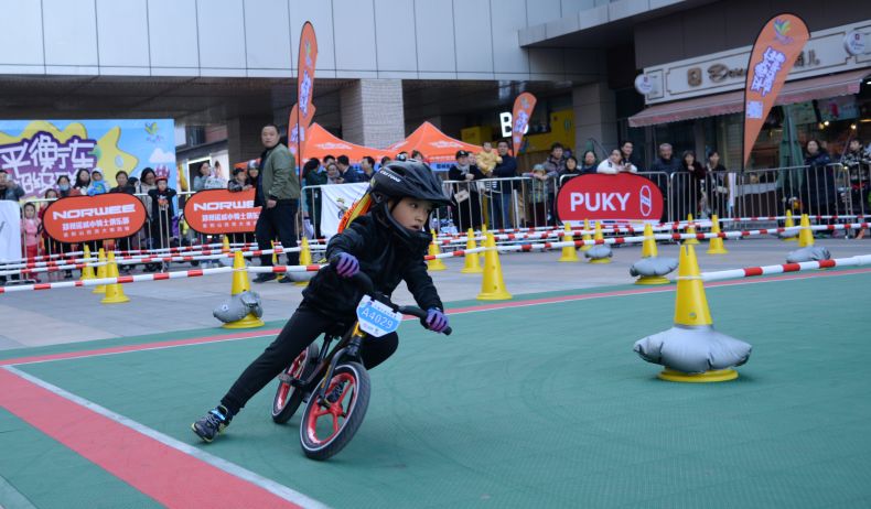 全城招募小骑士丨萌娃平衡车间的“速度与激情”!个人竞速、亲子趣味、团队接力...
