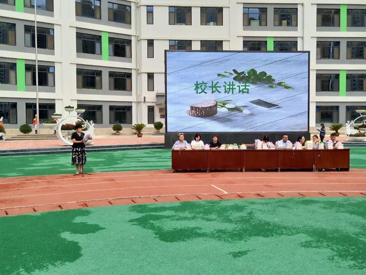 兰州各小学开学,开学第一天学校热烈迎接学生进校