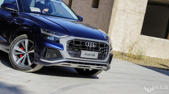 q8奥迪2022款试驾视频夜间,宝马x5和奥迪q8试驾哪个更值