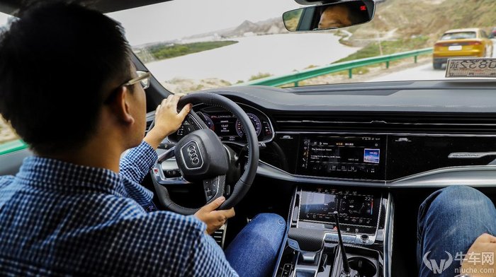 奥迪q855tfsi价格多少钱,颜值爆表车长五米抢先试驾奥迪q8