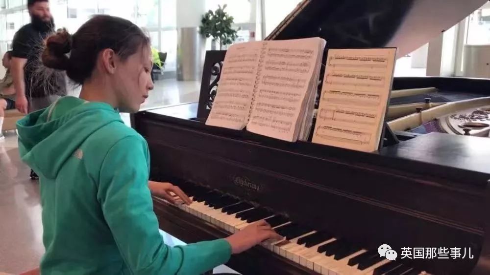 15岁华裔小姑娘获得世界冠军,15岁少女放弃美籍回国