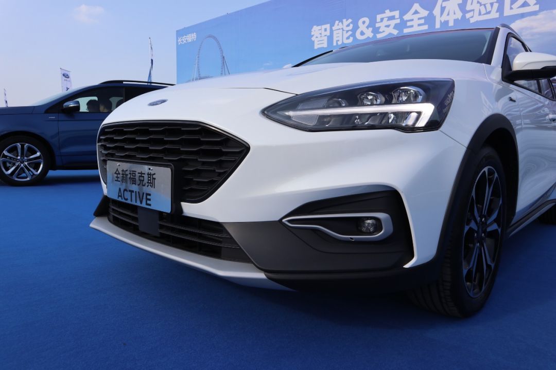 福克斯四缸active,福克斯出四缸