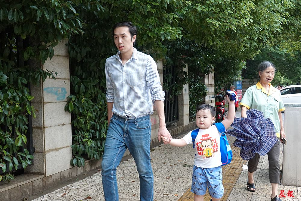 开学季的心酸和无奈,开学季离别感人瞬间