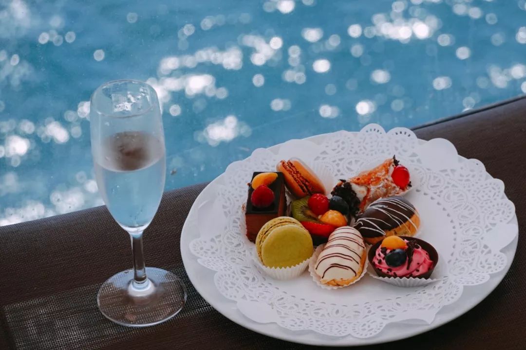 镶嵌47400颗水晶的楼梯花2千万登上这艘船的20万人都来打卡拍照