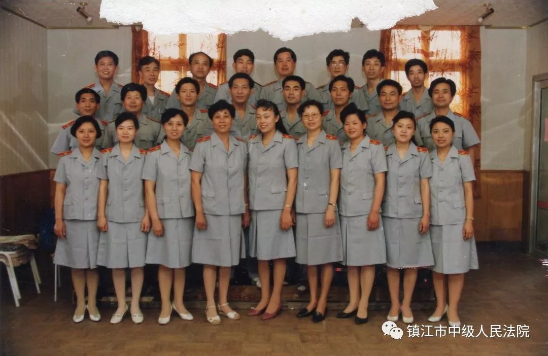 【壮丽70年奋斗新时代】制服不断在变惟有公正司法初心未改