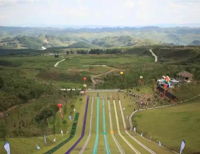 滑草活动,兴义放马坪滑草