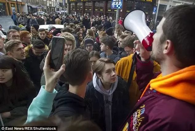 变态脚感，超级百搭！火遍全球的椰子鞋，又靓又撩潮到爆