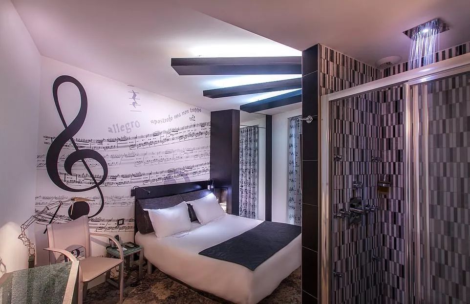 黑胶、吉他、音响齐入梦！在这些酒店与音乐*眠同**