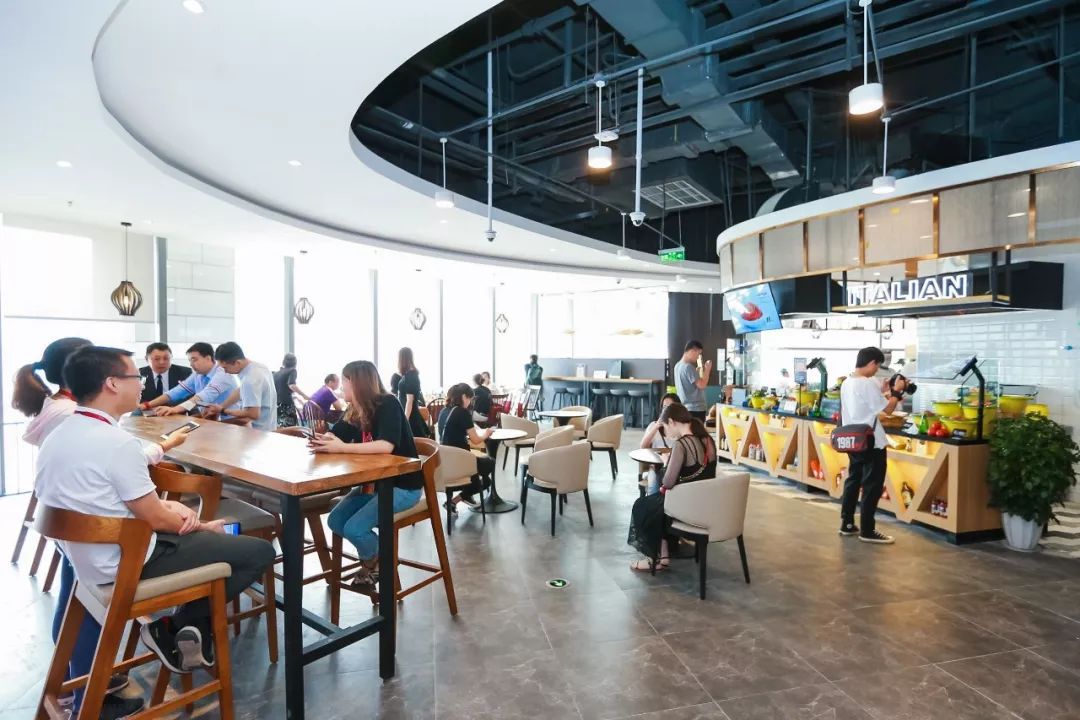 拿着3000的工资环游世界,没钱怎么去环游世界