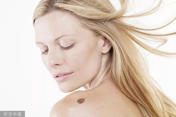 痣一边黑一边白是癌的征兆吗,痣变黑变大是癌变了还是癌前病变