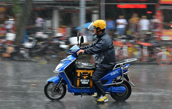 外卖小哥7个月深夜跑单,外卖小哥跑了2小时才挣4元