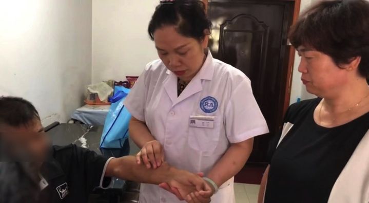 关爱精神病患者走访慰问送温情,西安仁爱白癜风检查