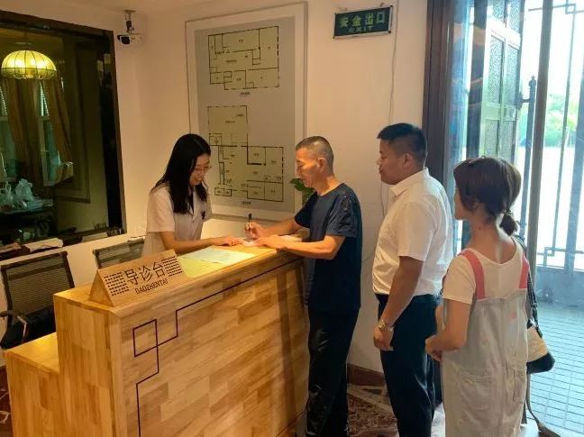 中医馆引来外国人,中医全国各地慕名而来