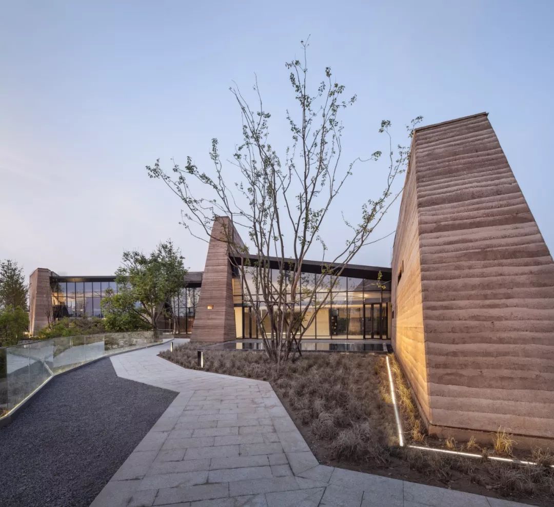 閮戝窞寤轰笟瓒崇悆灏忛晣娓稿涓績,閮戝窞寤轰笟瓒崇悆灏忛晣涓績