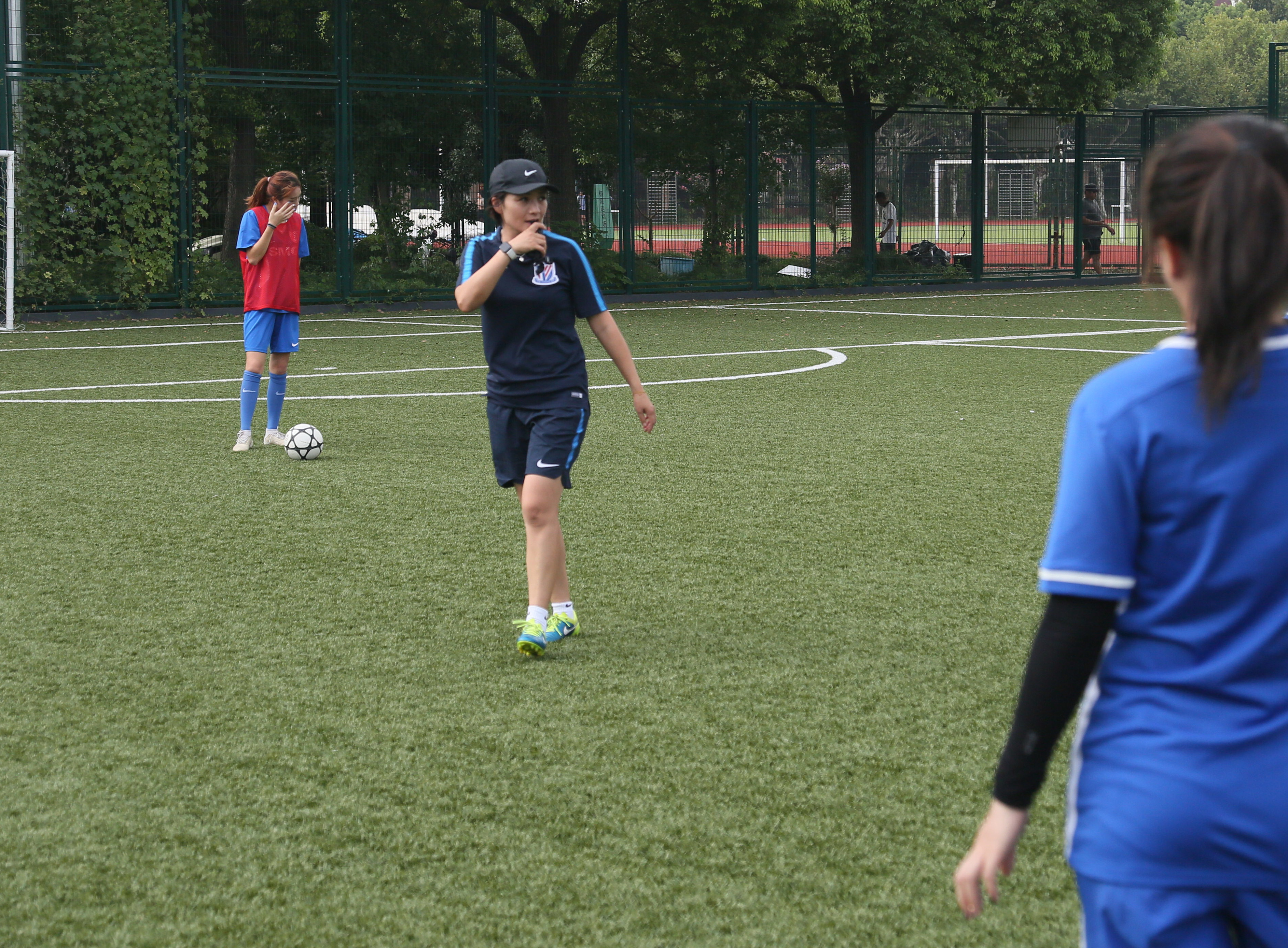 「专访叶志竞」“知心姐姐”如何看待队员私生活？校园足球接轨职业足球仍待摸索