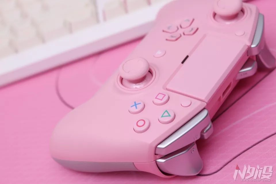 雷蛇razer游戏手柄测评,razer雷蛇飓兽竞技版ps4手柄