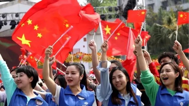 什邡，我想和你谈一辈子恋爱