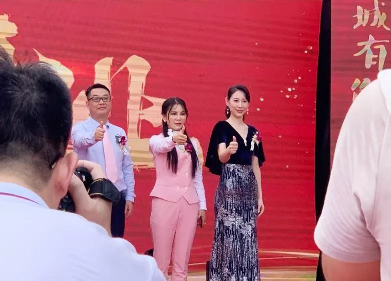 太火爆全国各地190万游客涌入景区,20多万人聚集