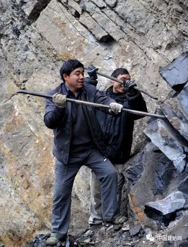 有一档大型公益节目正在建始拍摄，你家明昊小哥哥来助阵啦