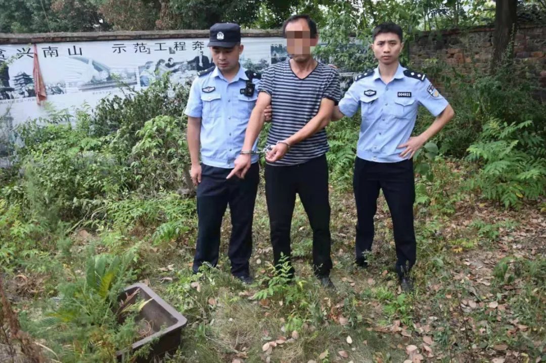 一群警察去ktv嗨翻全场,百名警察冲进ktv