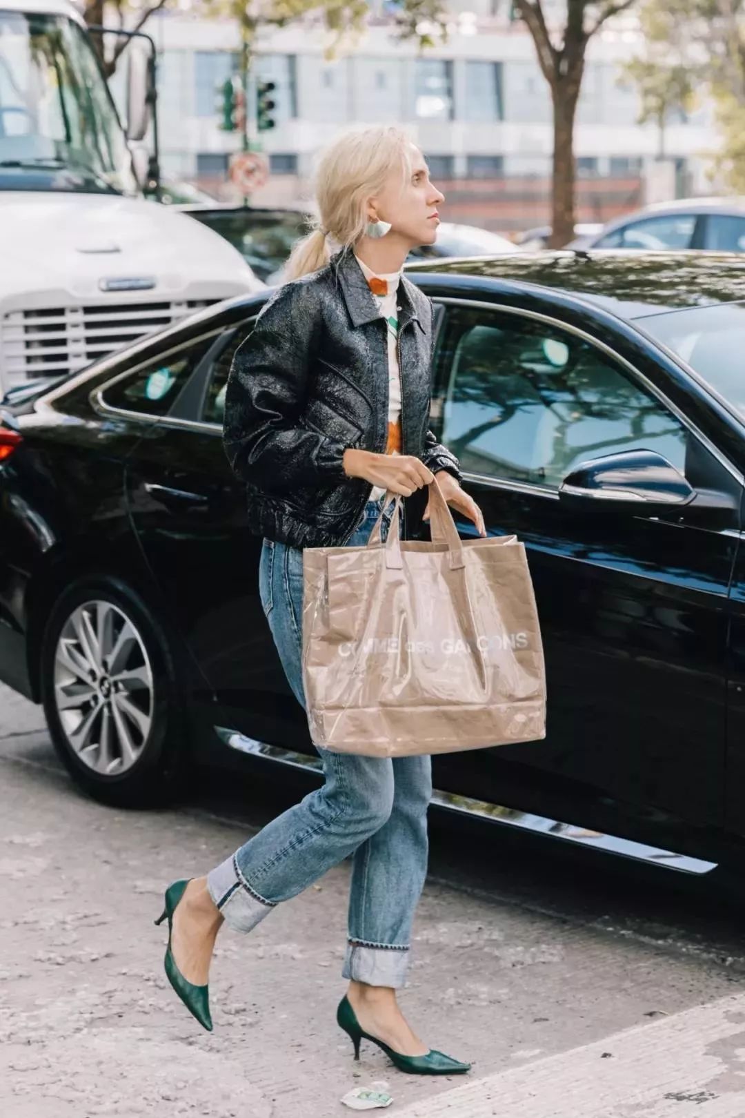 奥黛丽赫本钟爱的猫跟鞋,奥黛丽赫本尖头小黑鞋