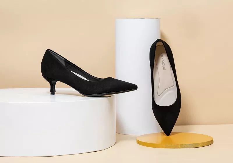 奥黛丽赫本钟爱的猫跟鞋,奥黛丽赫本尖头小黑鞋