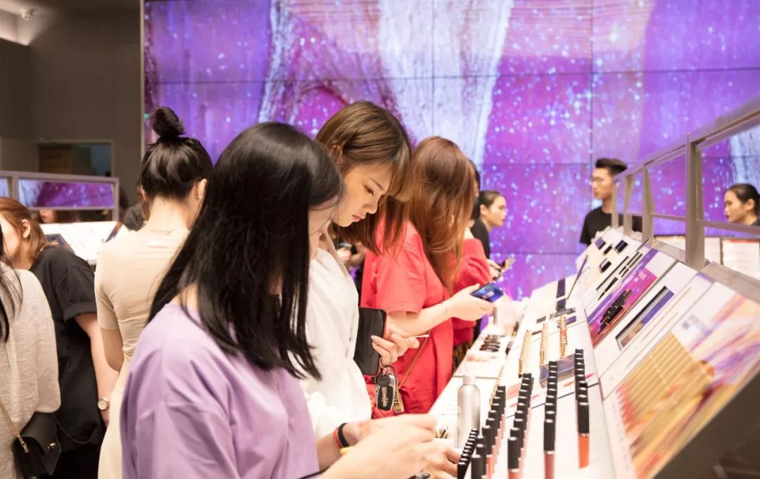 OMG！李佳琦狂捧的国货之光来赛格了！100块能买一堆？