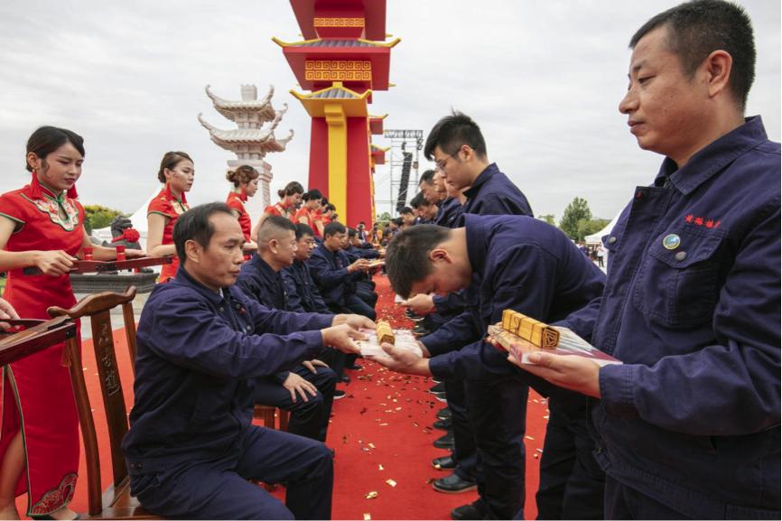 恭祭酒神礼先人传承技艺续匠心致敬历史护国保古井贡酒隆重举行2019秋季开酿大典