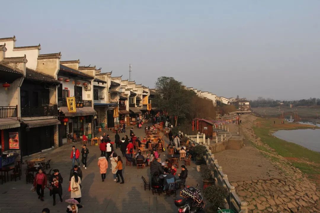 国庆节开始哪些景区降价,国庆放假哪里景点免费