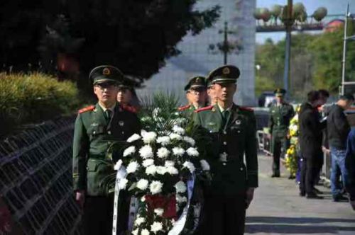 涓滃寳鎶楄仈鑻遍泟涔嬭矾,鎶楄仈璧拌繃鐨勮矾