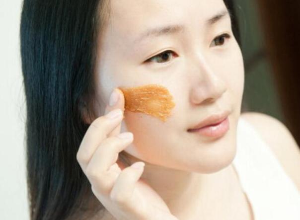 下巴上的螨虫用什么护肤品去除,下巴长螨虫有什么症状