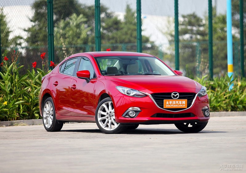 次世代mazda3昂克赛拉红色婚车队,2021款次世代马自达3白色昂克赛拉