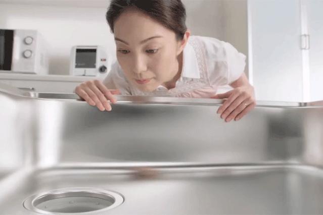 团|日本变态黑科技,扔一颗,管道通了、油污没了、恶臭消失了